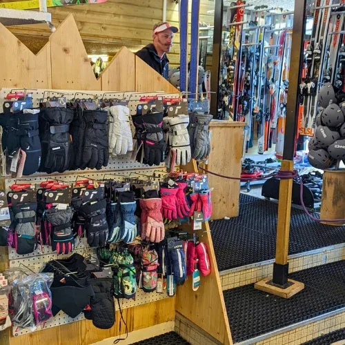 Mur de gants de ski en boutique