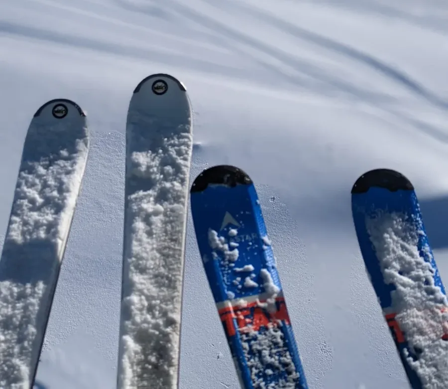 Skis à la vente chez Loca-Ski